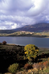 lago di campotosto abruzzo