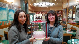 Antonella_Camplone_premia_Luisa_Del_Greco,_vincitrice_del_concorso-1