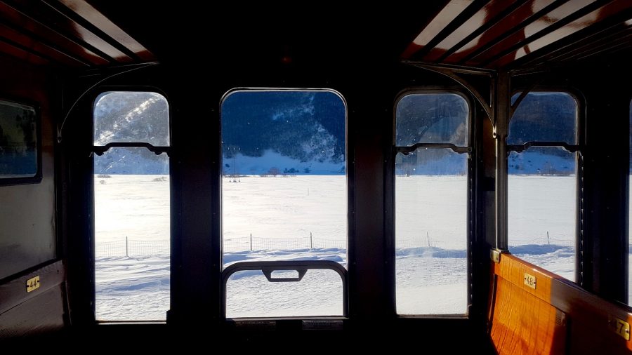 Il Quarto Santa Chiara visto dal finestrino del treno storico (ph. Claudio Colaizzo)