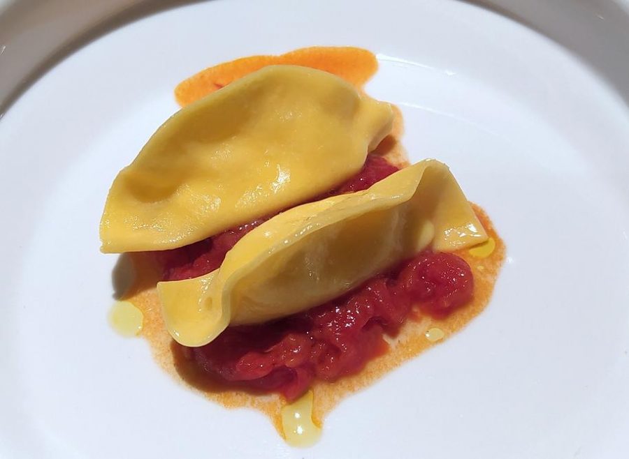 Raviolo di ricotta e Pera d'Abruzzo (ph. Ivan Masciovecchio)