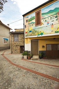i murales di Azzinano in Abruzzo