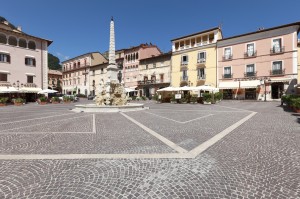 Tagliacozzo piazza obelisco abruzzo