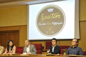 Da sinistra: l'assessore Chiara Trulli, il sindaco Luciano Di Lorito, Giovanni Angelucci (Slow Food), Jurij Ferri (Almond '22)