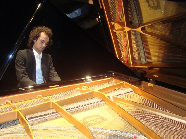 Concerto per pianoforte solo del M° Carlo Michini all’Abbazia di S. Clemente a Guardia Vomano