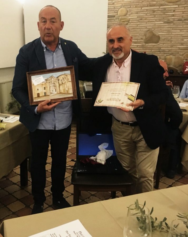 Da sinistra: il relatore del corso dott. Lorenzo Palazzoli e il presidente della Pro Loco Gabriele Vellante