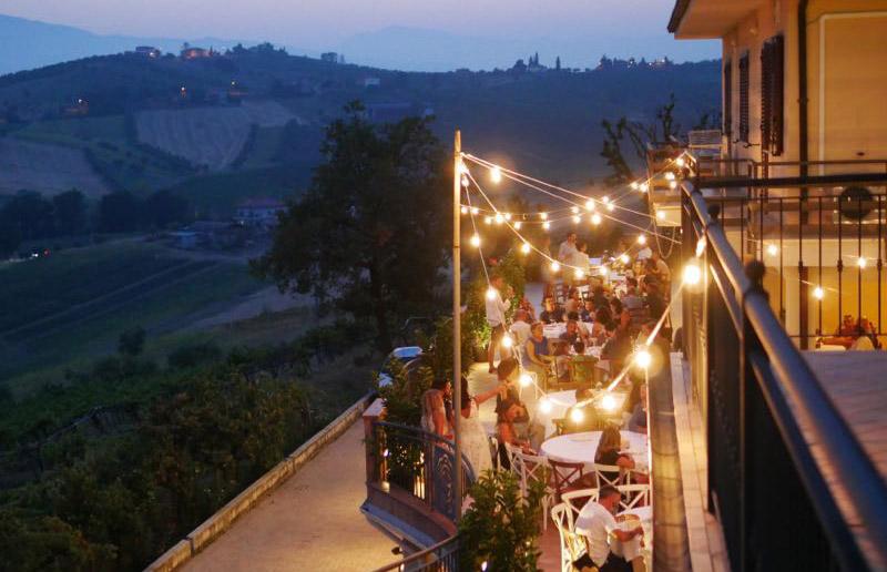 Cantine Aperte per 8 chef inglesi da Emidio Pepe