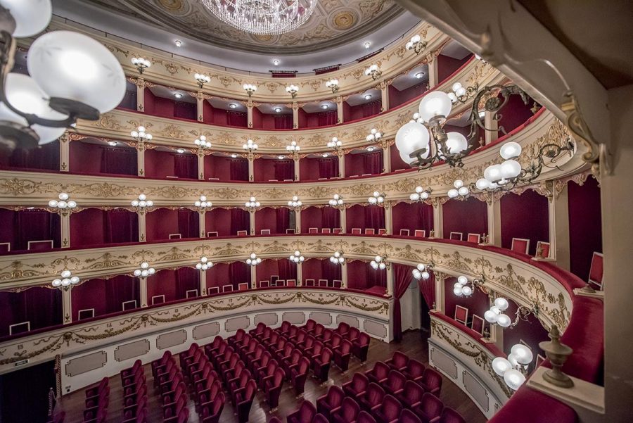 Teatro Marrucino, interno della sala.