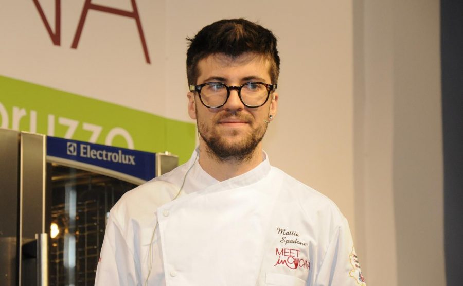 Mattia Spadone sul palco del Meet In Cucina 2018 (ph. Ivan Masciovecchio)