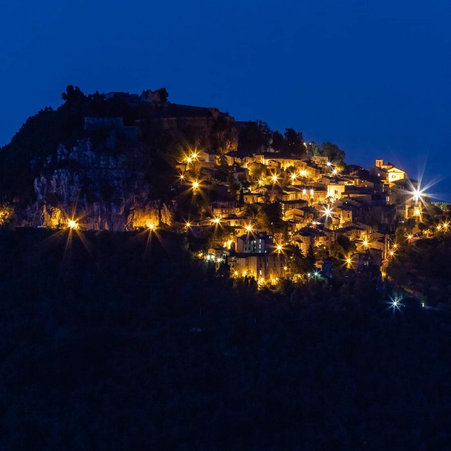 Veduta notturna di Civitella del Tronto (ph. Andrea De Santis)