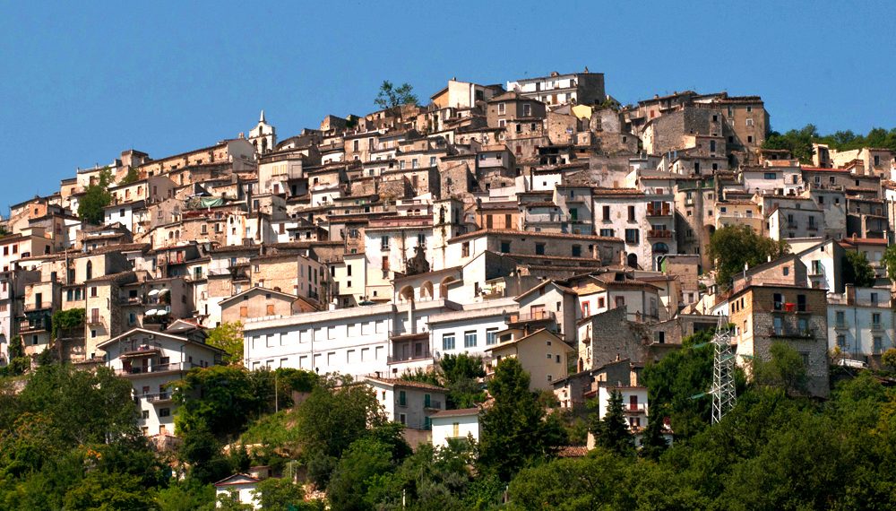 Pretoro, escursione narrata nel paese del lupo