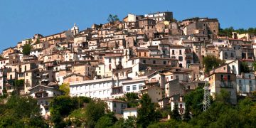 Pretoro, escursione narrata nel paese del lupo