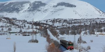 Ferrovia dei Parchi, torna il Treno della Neve sugli Altopiani Maggiori d’Abruzzo