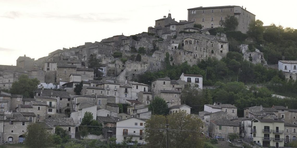Paesi Narranti al profumo di zafferano nel borgo di Navelli