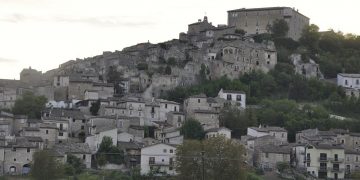 Paesi Narranti al profumo di zafferano nel borgo di Navelli