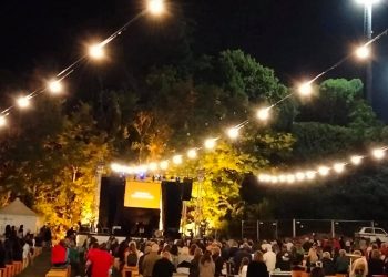 Tra risate e musica d’autore, risuonano a Teramo le Note su ali di farfalla per Federica e Serena