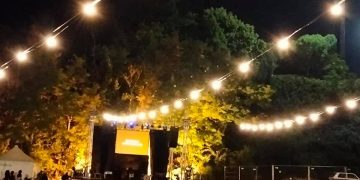 Tra risate e musica d’autore, risuonano a Teramo le Note su ali di farfalla per Federica e Serena