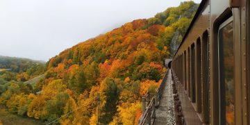 Ferrovia dei Parchi, viaggi d’autunno tra gli Altopiani Maggiori d’Abruzzo e le terre dell’Alto Sangro