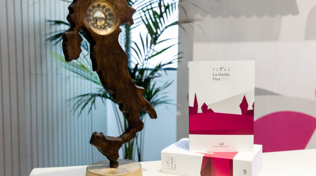 Guida Vitae 2023, l’AIS premia l’Abruzzo del vino tra Tastevin, Gemme e Quattro Viti