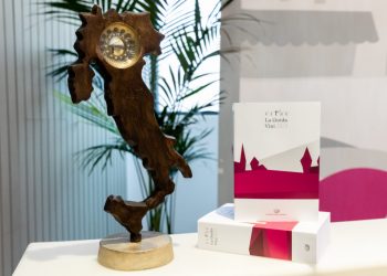 Guida Vitae 2023, l’AIS premia l’Abruzzo del vino tra Tastevin, Gemme e Quattro Viti