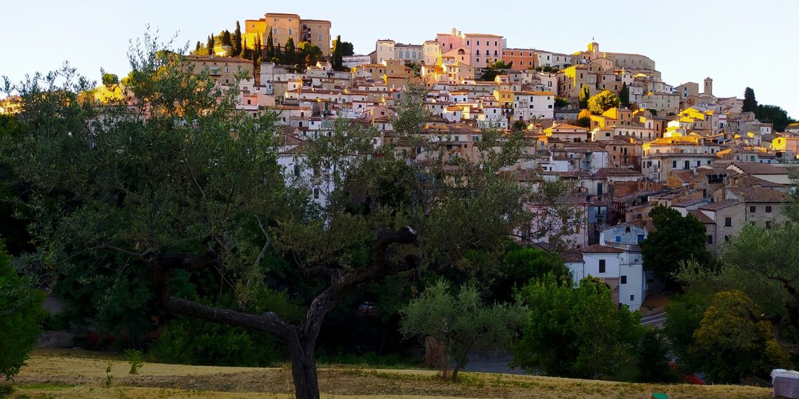 Quando la Terra diventa Arte, a Loreto Aprutino tra arte, enogastronomia e sostenibilità
