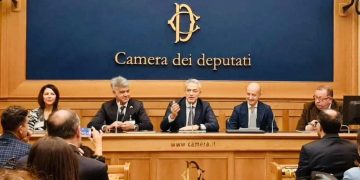 Qui in Abruzzo, successo alla Camera dei Deputati per la presentazione del nuovo volume edito da De Siena Editore