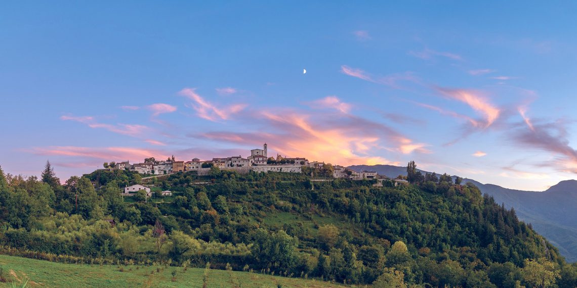 Il profilo al tramonto di Civita D’Antino