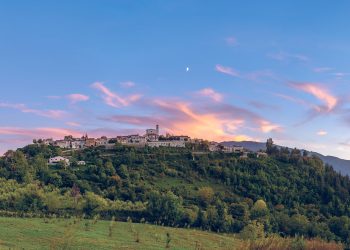 Il profilo al tramonto di Civita D’Antino