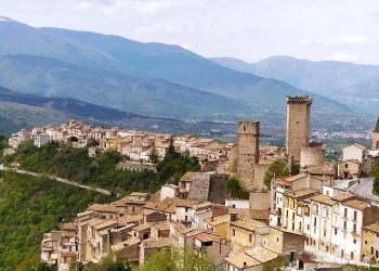 Pacentro, al via la settimana del libro tra le vie del borgo con il giornalista Andrea Mattei