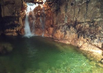 San Demetrio ne’ Vestini, nell’incanto delle Grotte di Stiffe si brinda con Calici in Grotta