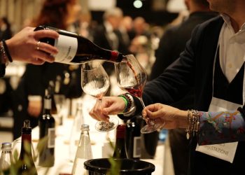 AIS Abruzzo, all’Aurum di Pescara il Gran Galà del vino e la presentazione della guida Vitae 2025