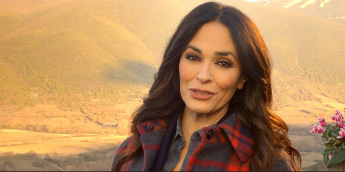 Il Montepulciano d’Abruzzo protagonista sulle reti RAI, al via la campagna promozionale con Maria Grazia Cucinotta