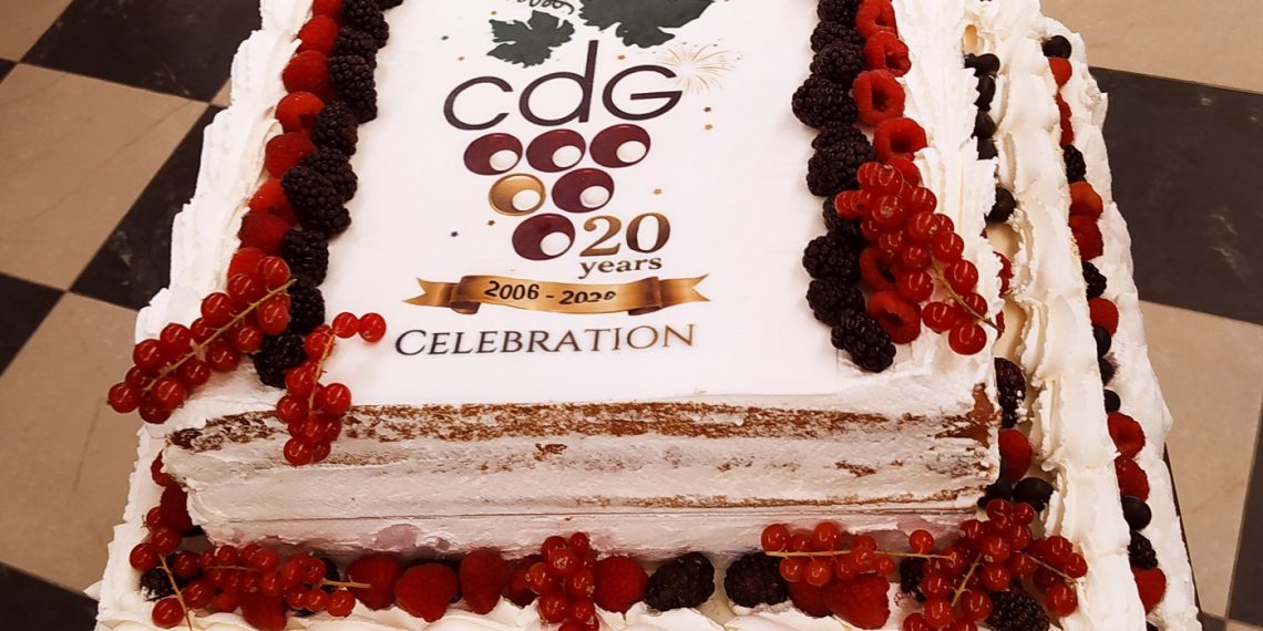 Il giro del mondo in otto vini per brindare al ventennale della Confraternita del Grappolo