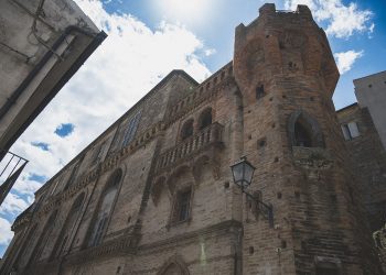 Loreto Aprutino, al Castelletto Amorotti la «Favola della torre» di Nicola Baratto