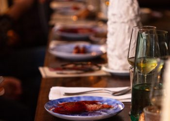 Tasting 8, al bistrot Étape di Guardiagrele si degusta al bancone tra sorrisi e convivialità
